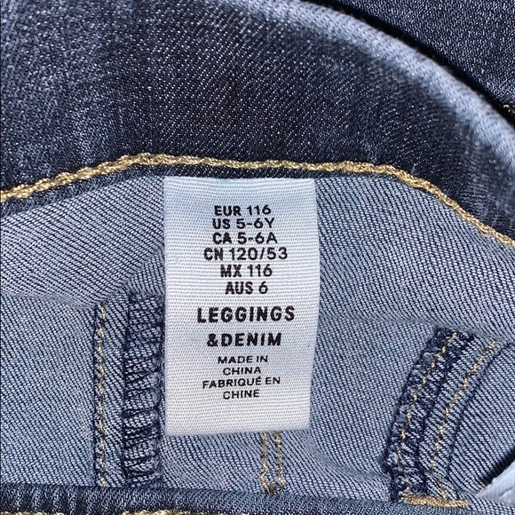 Girl’s Adorable Decal Jeans - Picture 3 of 4